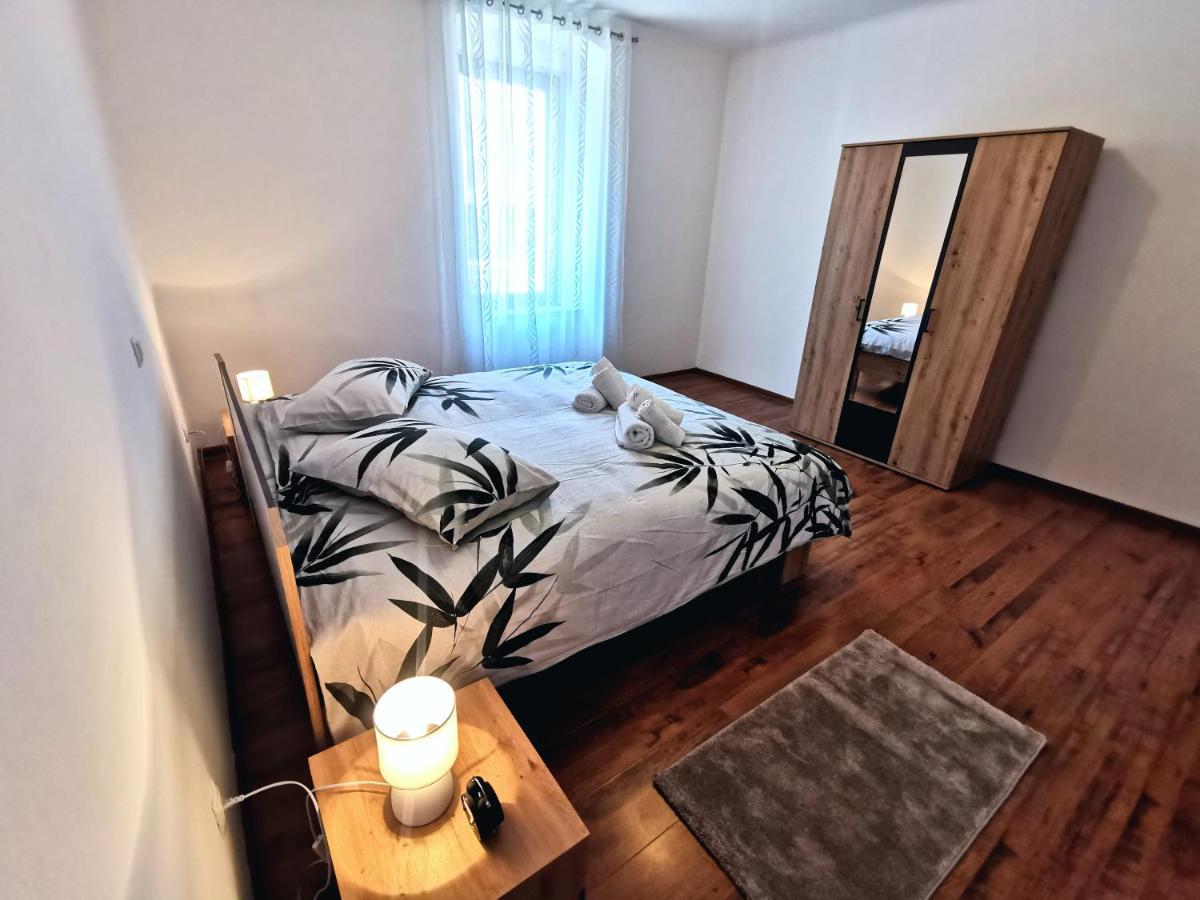 Ferienwohnung Parun Pula Exterior foto